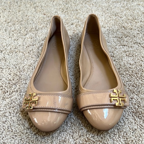 Tory Burch 6.5 M leather gold logo ballet flats.